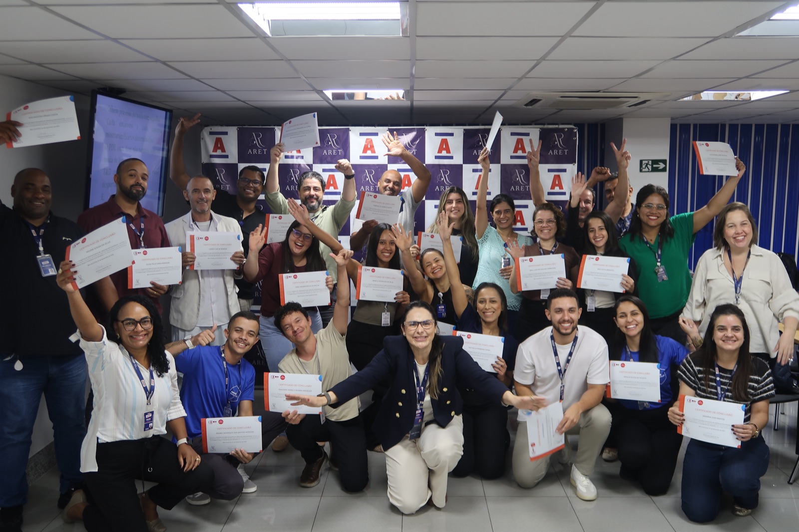 Turma ARET celebrando a conclusão do programa PDL